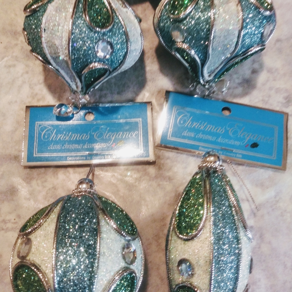 4 Peice Set Christmas Elegance Green White Silver